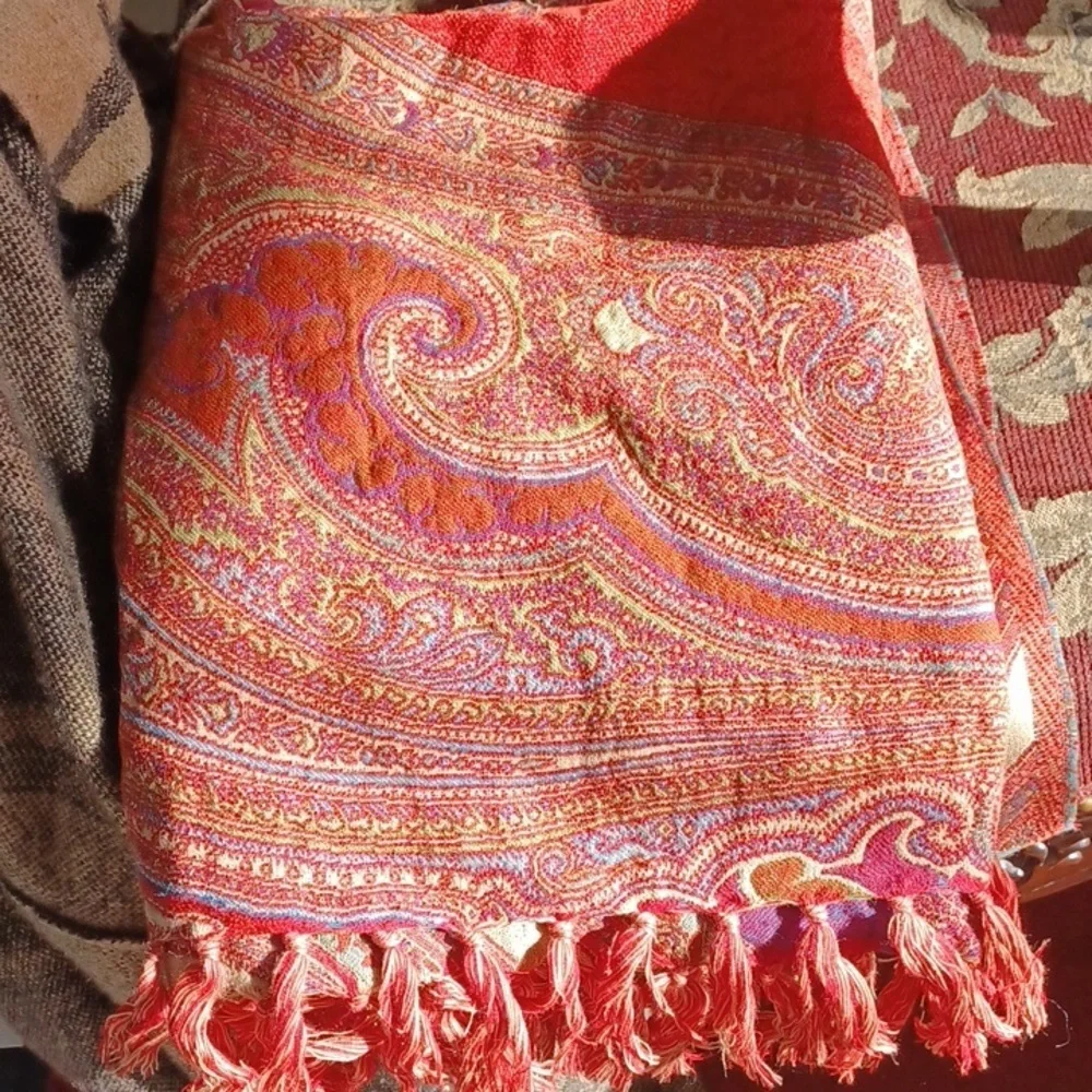 Surya Indira Wool Blend Throw, 50x70, EUC